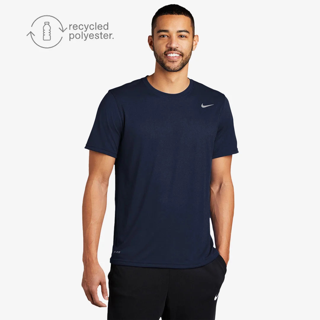 Man wearing Nike Men's Team RLegend Tee in College Navy Front - DV7299